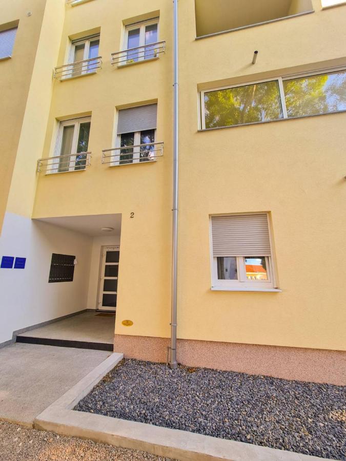 Leon Apartment Сен Екстериор снимка